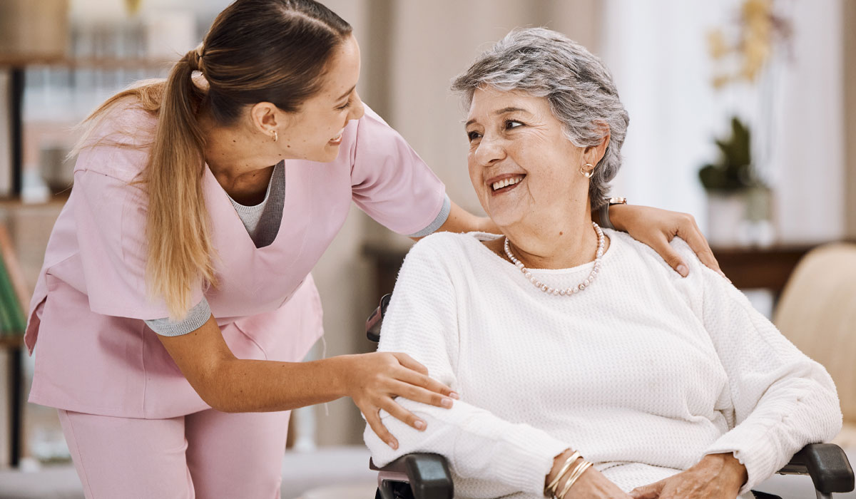 Home-Health-Aides1-Left-Photo-AdobeStock_558651254